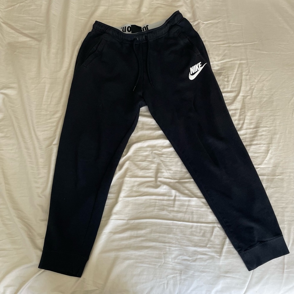 Nike logo fleece jogger in black size Large